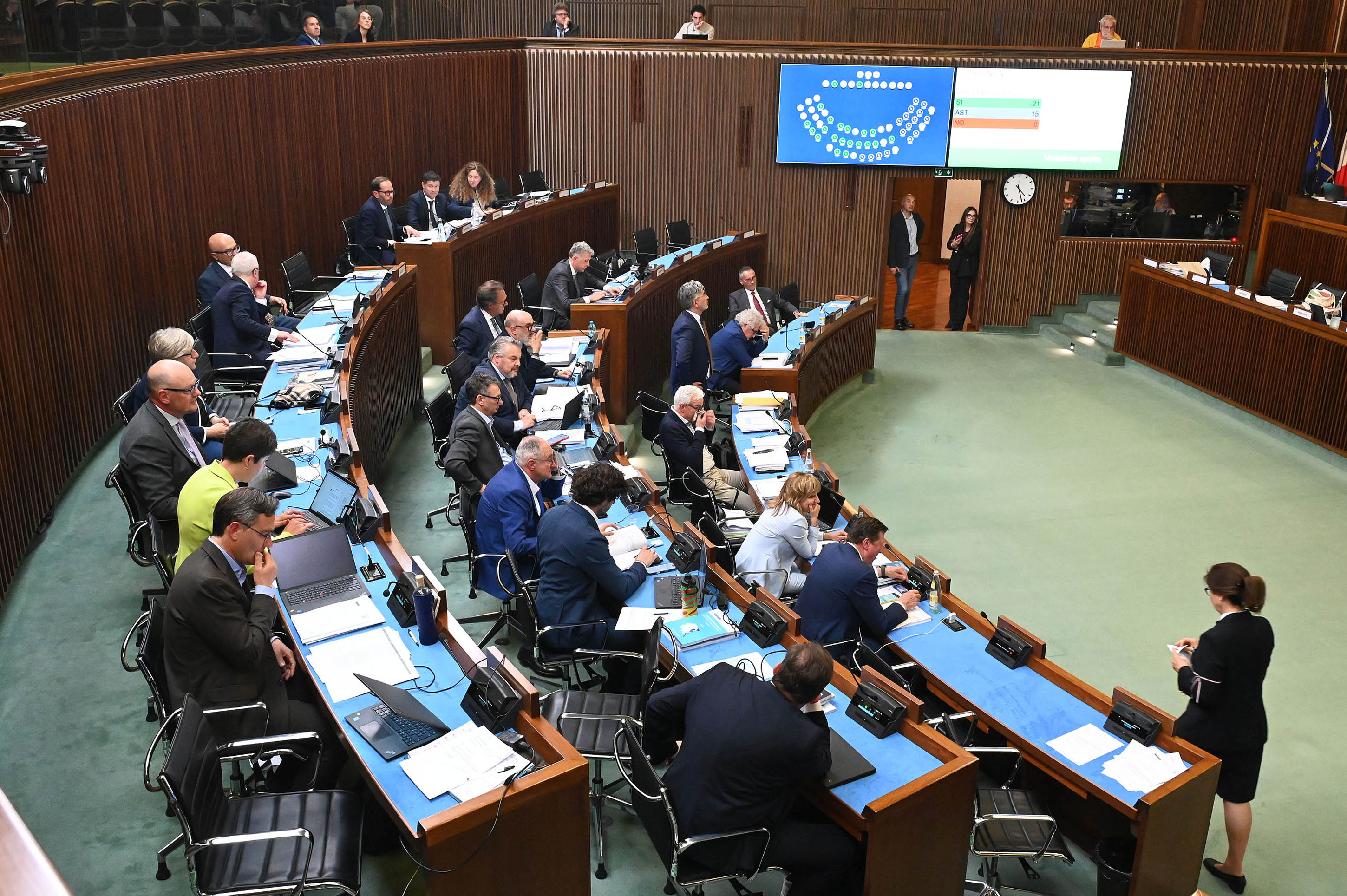 OMNIBUS/5. AULA UNANIME SU RISTORI 2026 CARO CARBURANTI PER 14,4 MLN